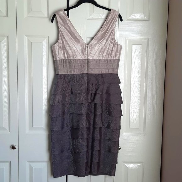 NWOT HP⭐ Adrianna Papell Ruffled V-Neck Special Occasion Dress Size 10 - Picture 4 of 7